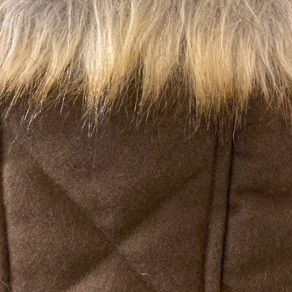 olive Green vest with detachable hood - Picture 4 of 6